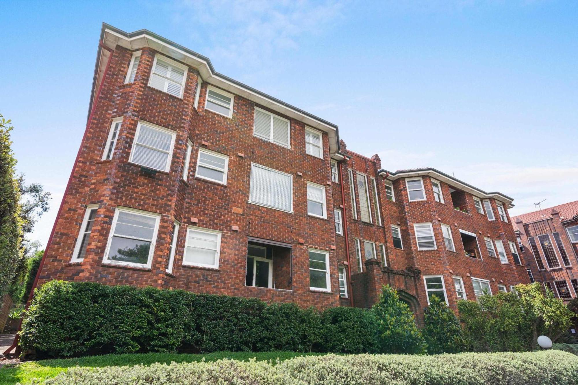 Art-deco Gem In Midlothian Opposite